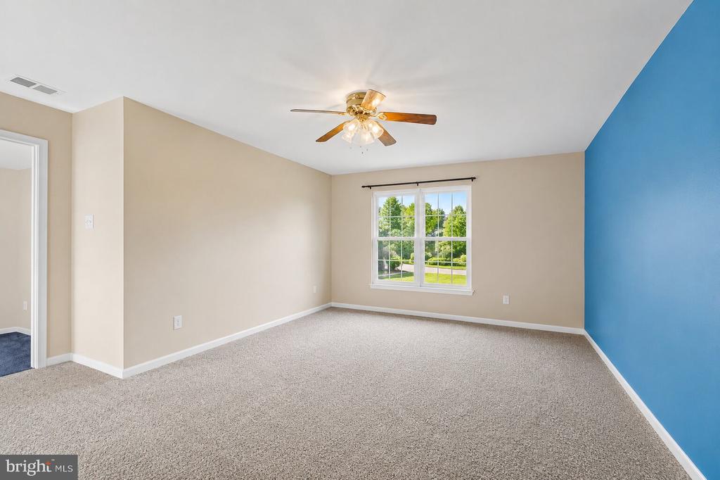 412 MAPLEWOOD DRIVE