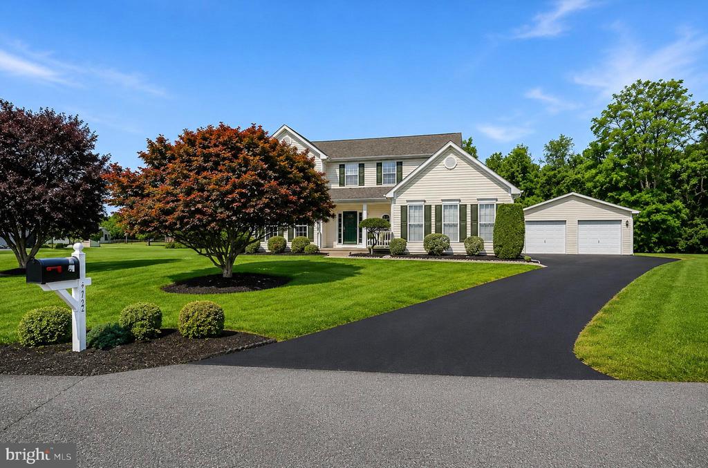 412 MAPLEWOOD DRIVE