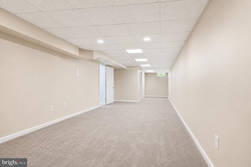 412 MAPLEWOOD DRIVE