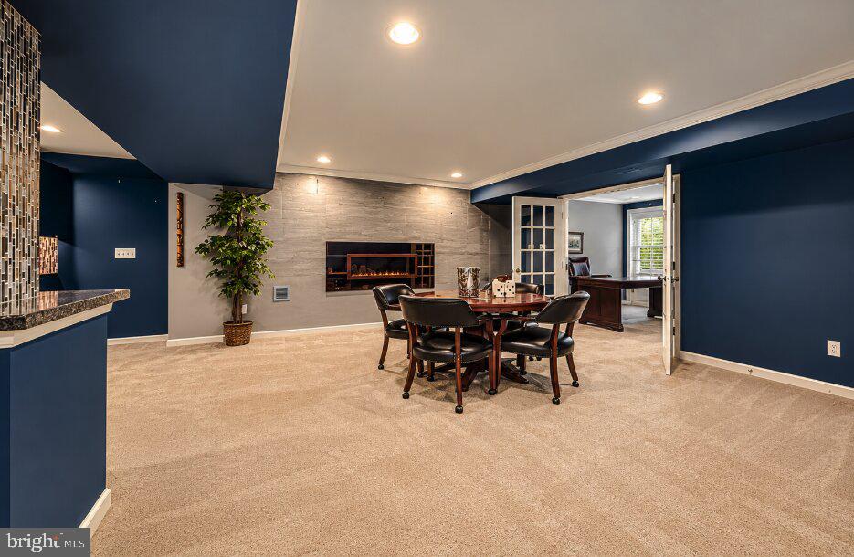 900 S AIKENS TAVERN COURT