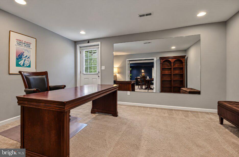 900 S AIKENS TAVERN COURT