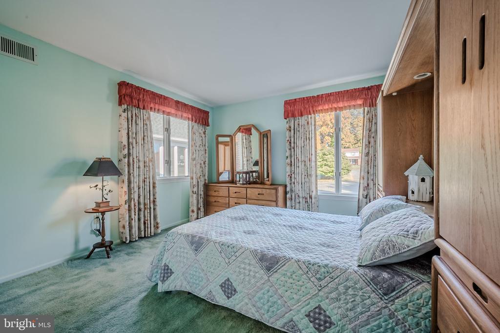 152 Middlecroft Rd