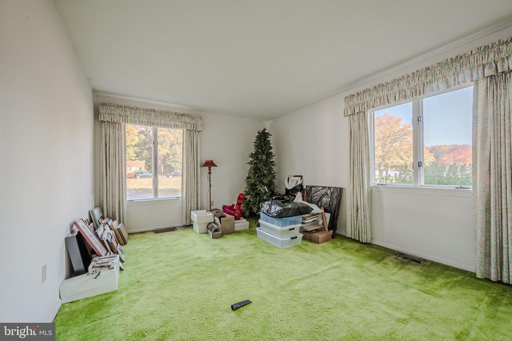 152 Middlecroft Rd