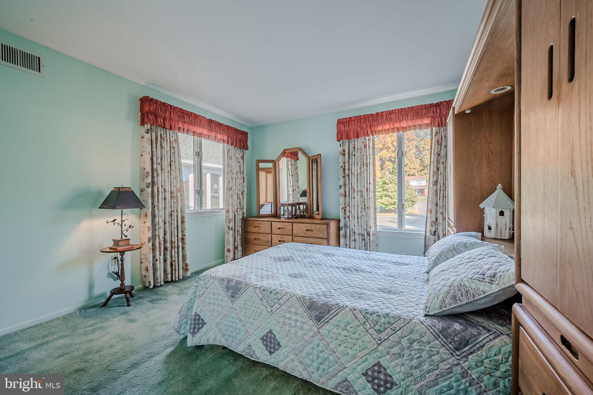 152 Middlecroft Rd