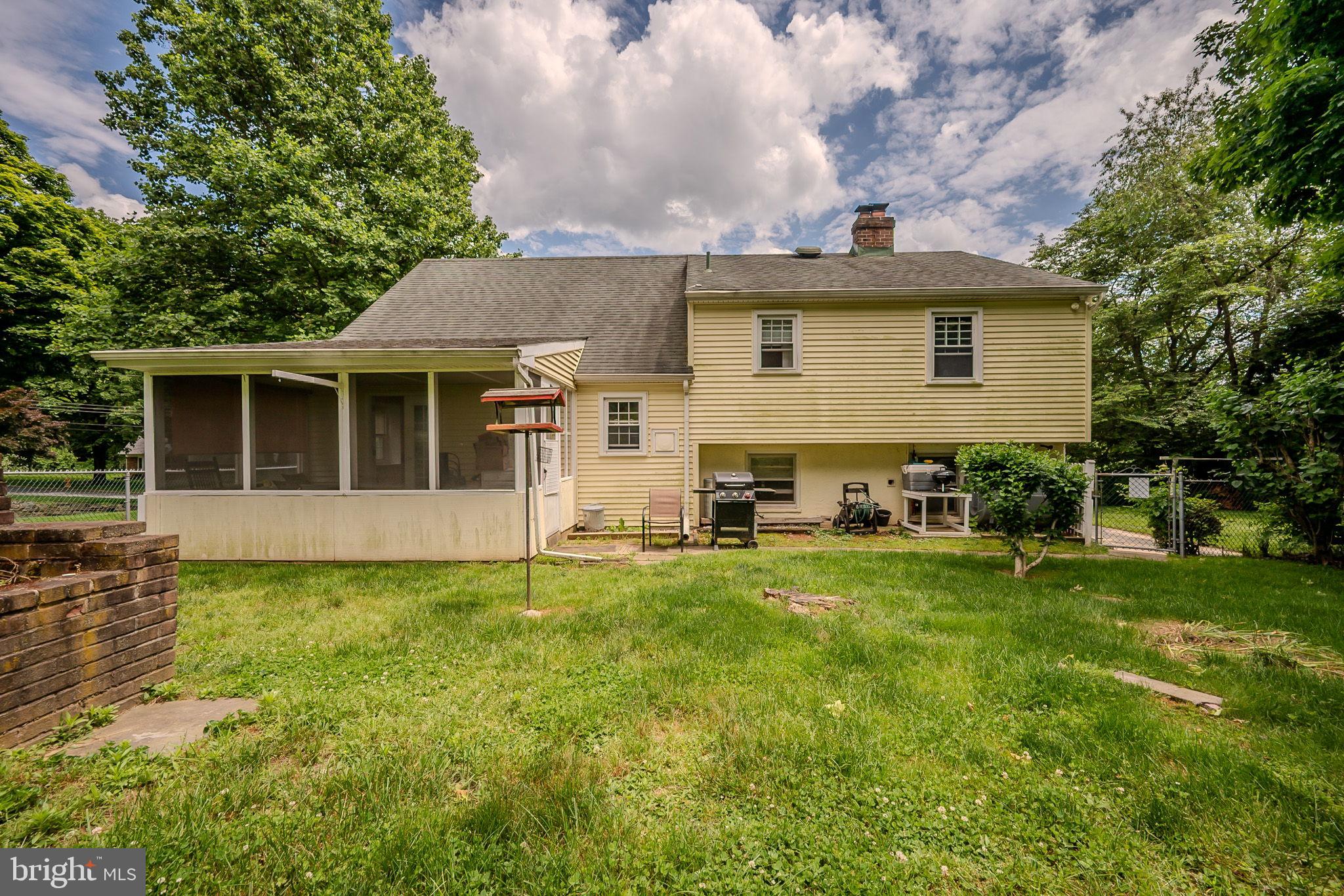 1302 Greentree Ln