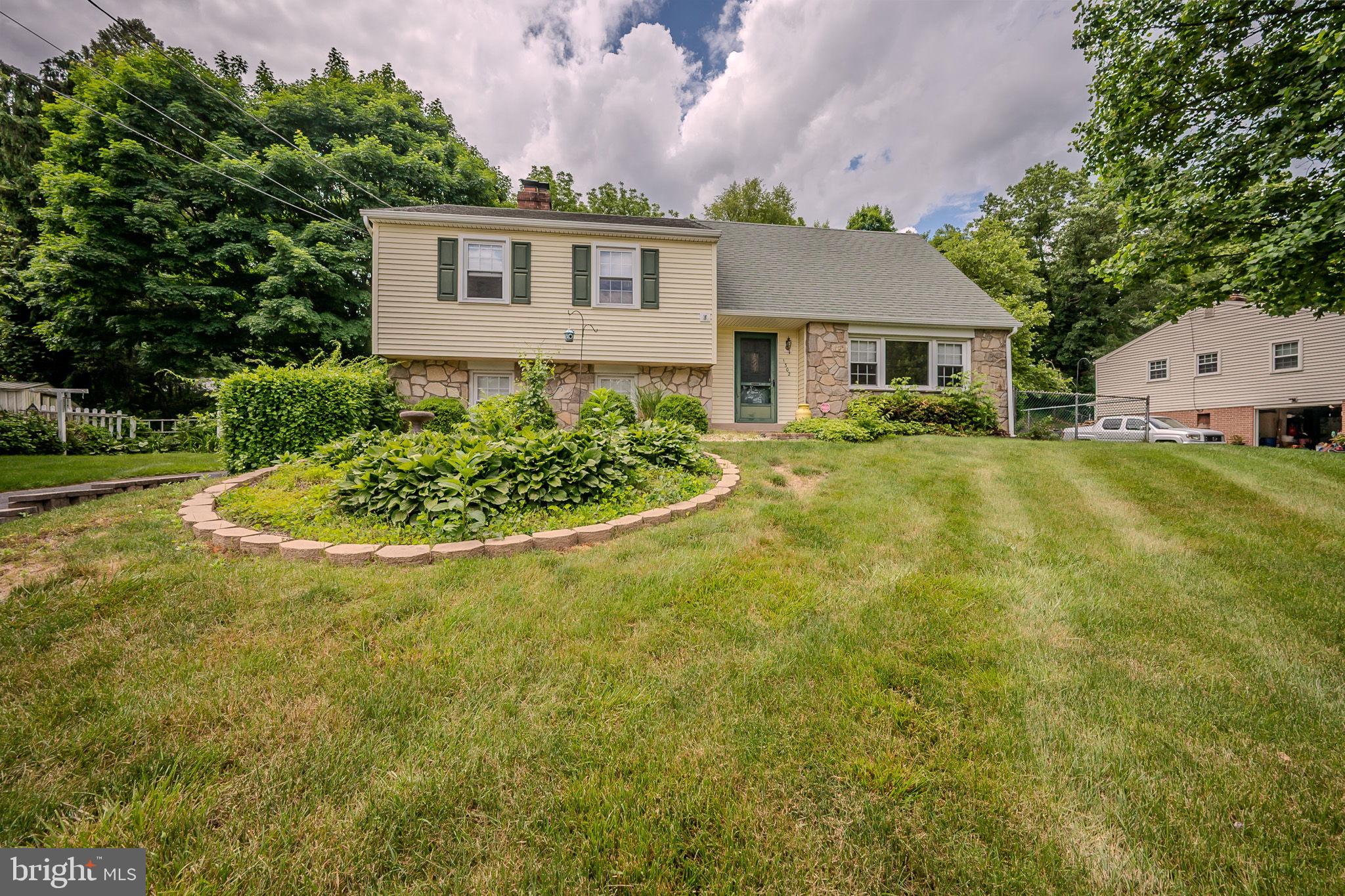 1302 Greentree Ln