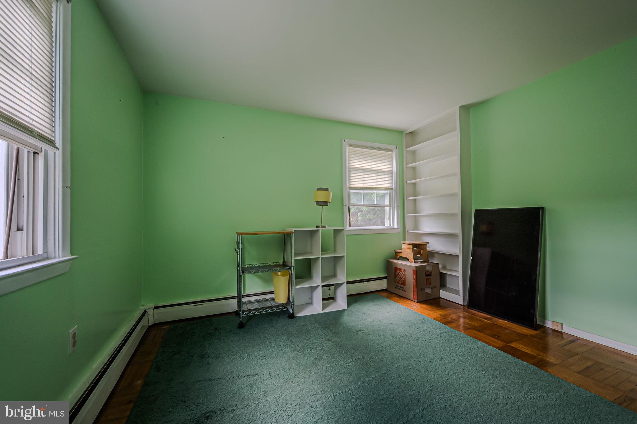 1302 Greentree Ln