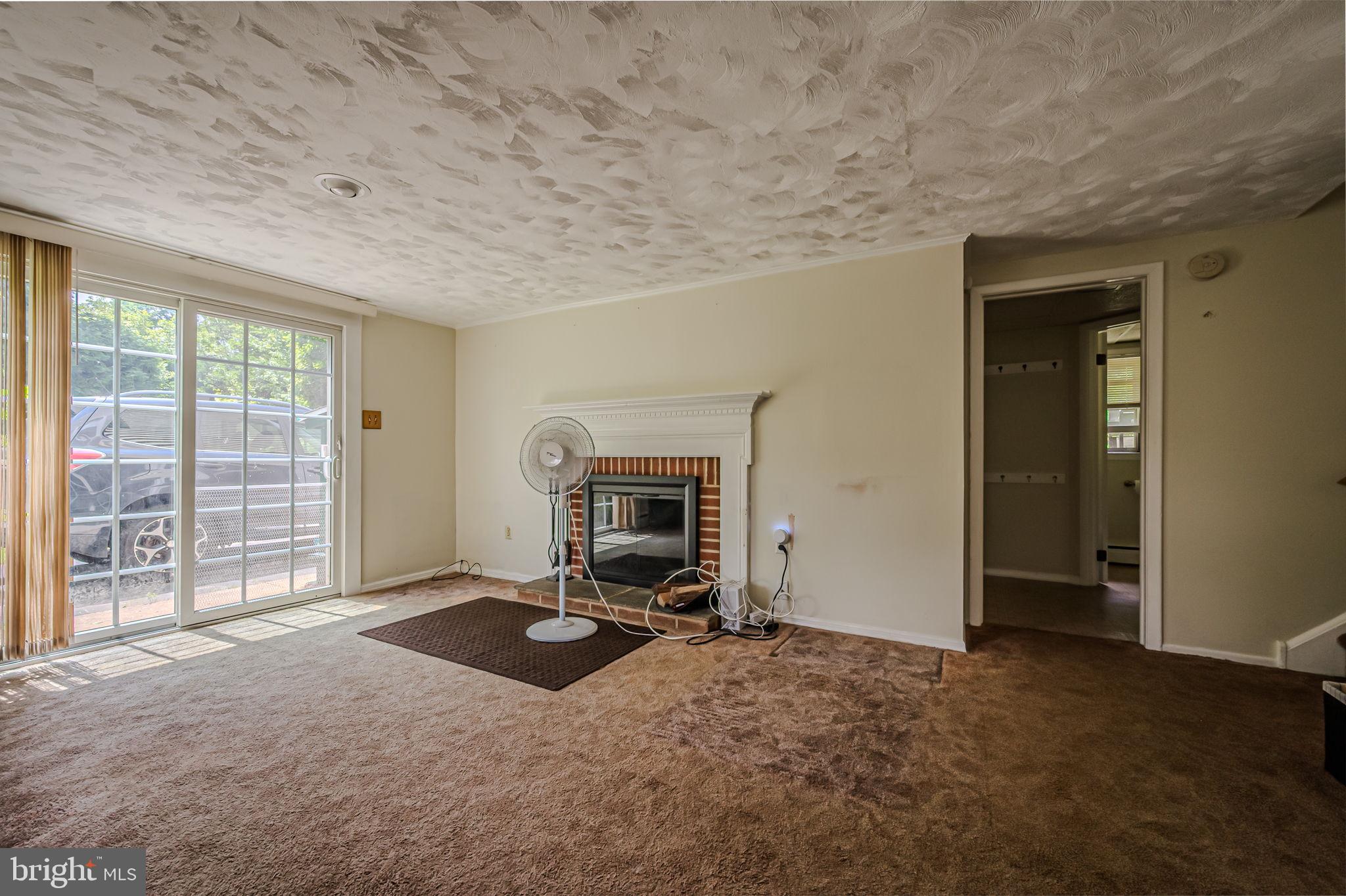 1302 Greentree Ln