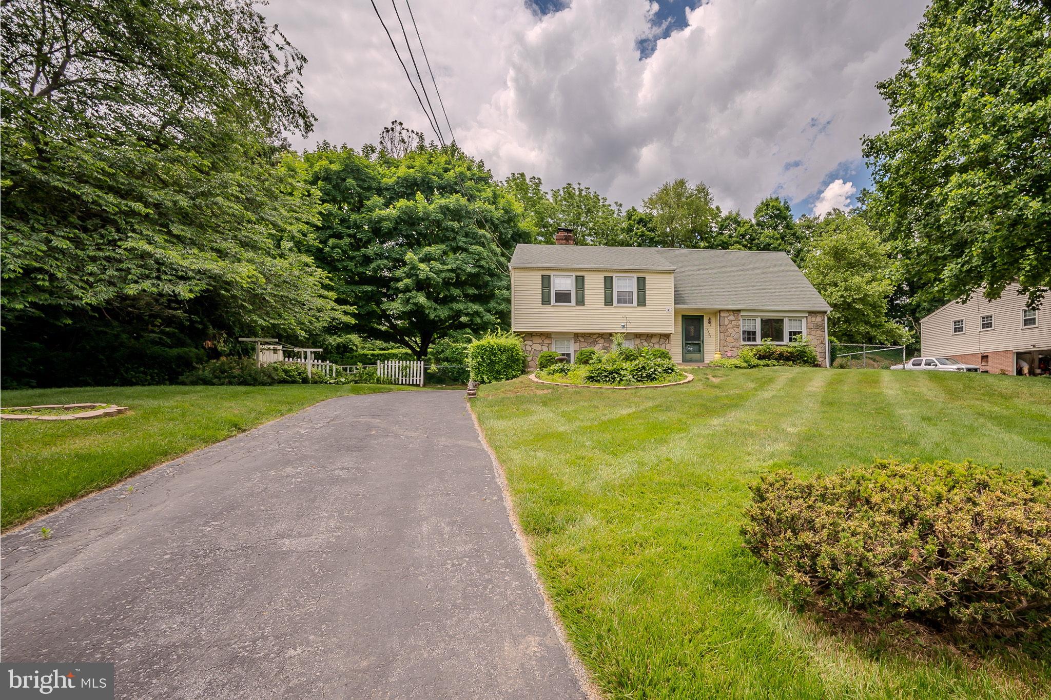 1302 Greentree Ln