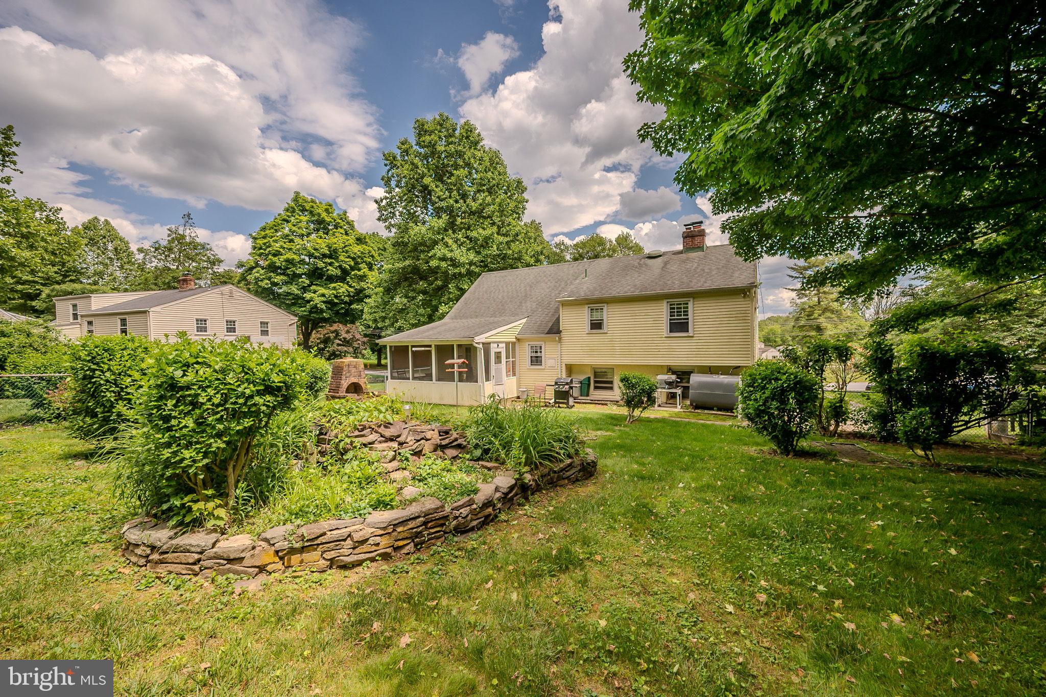 1302 Greentree Ln
