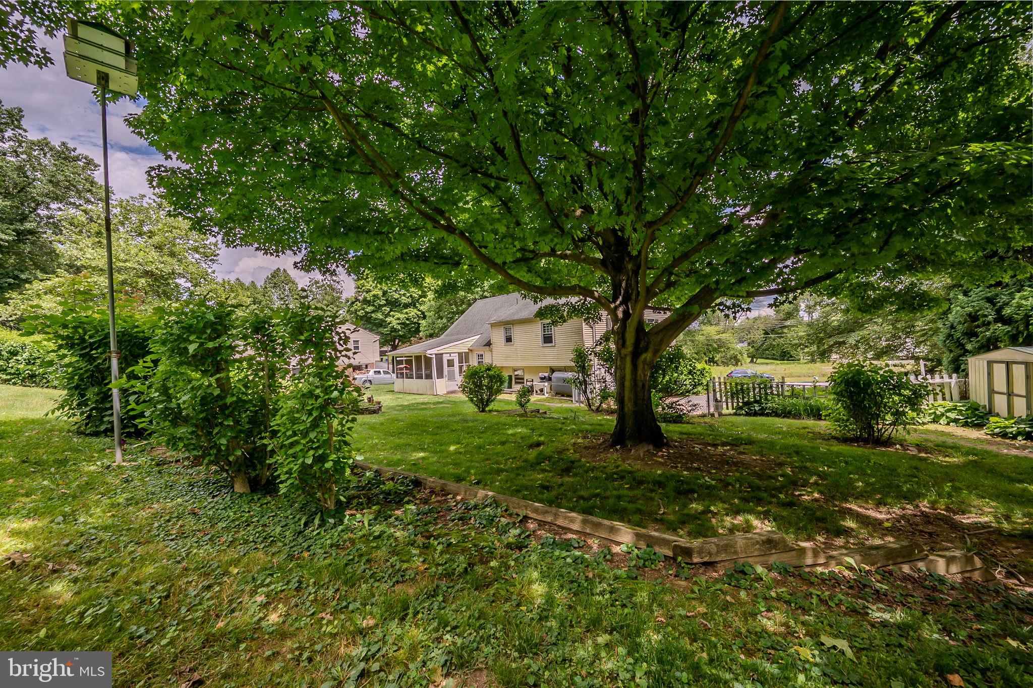 1302 Greentree Ln