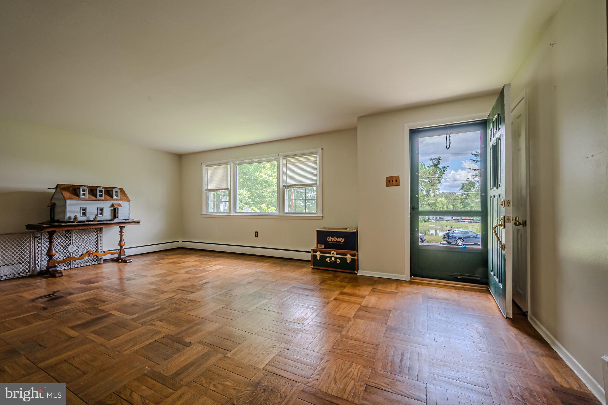 1302 Greentree Ln