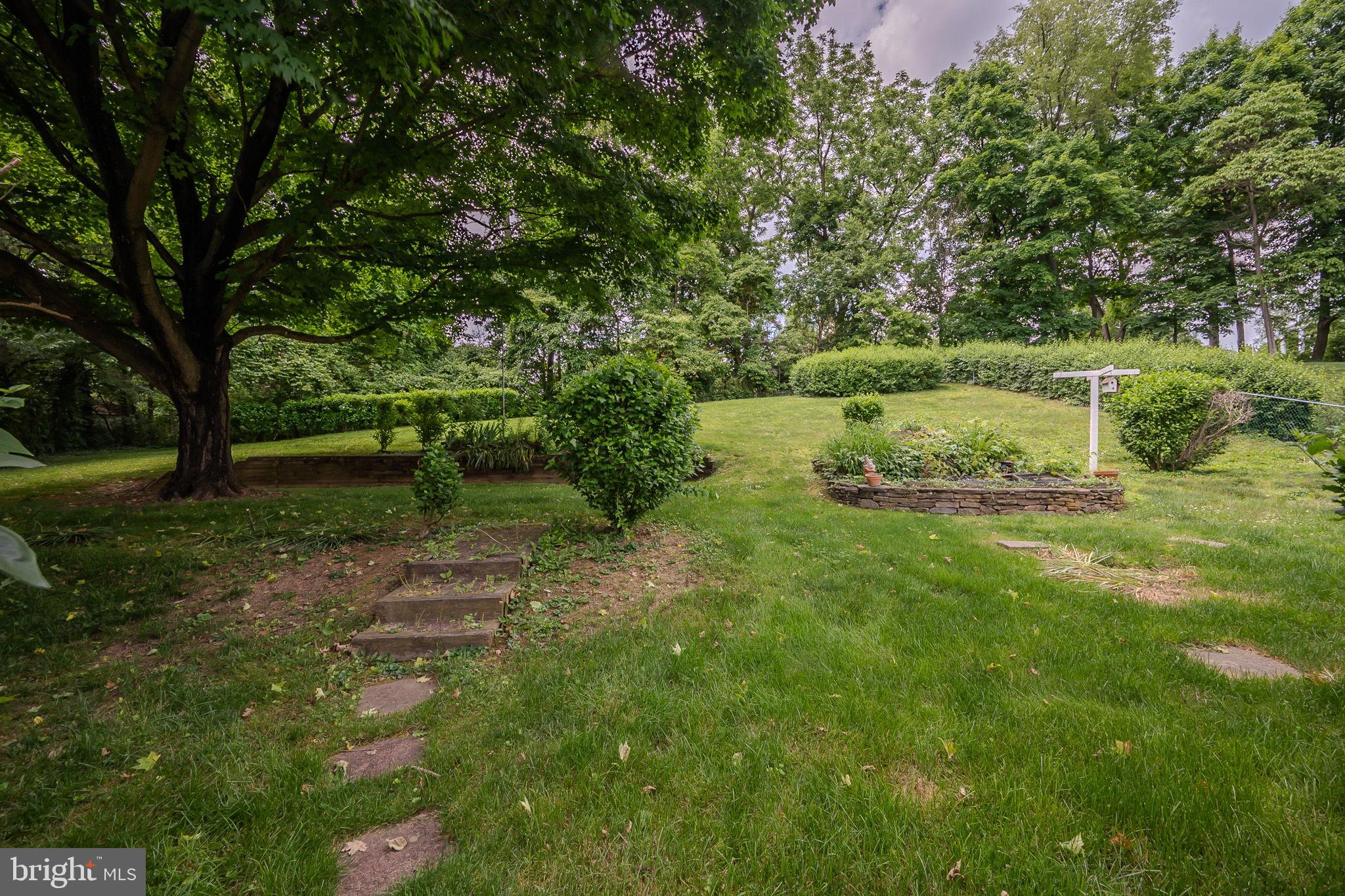 1302 Greentree Ln
