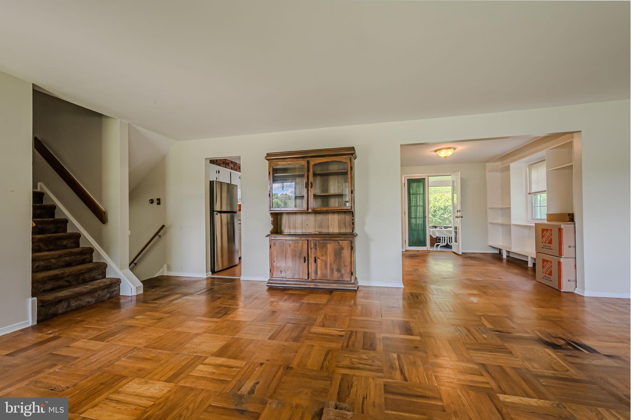 1302 Greentree Ln