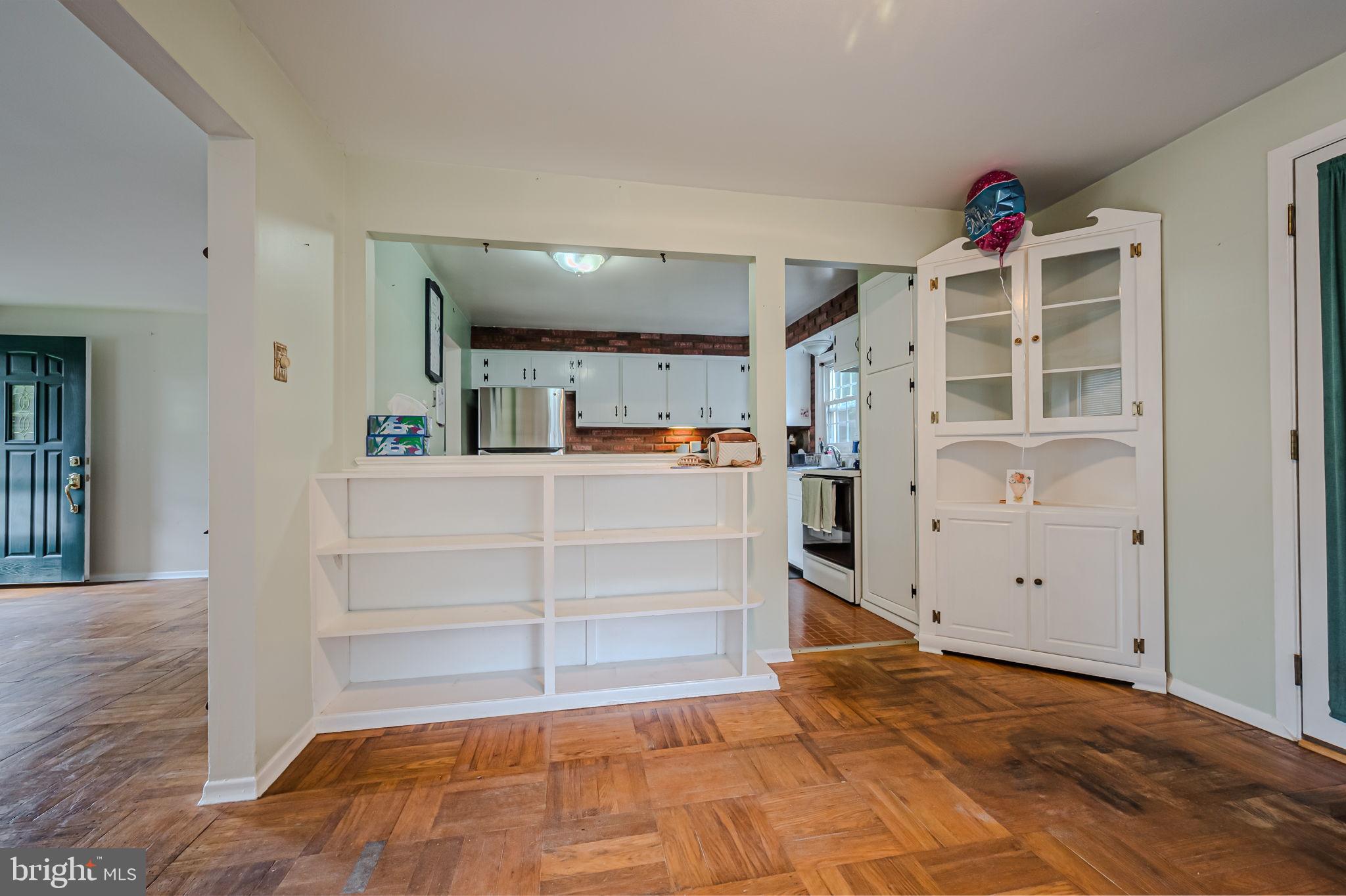 1302 Greentree Ln