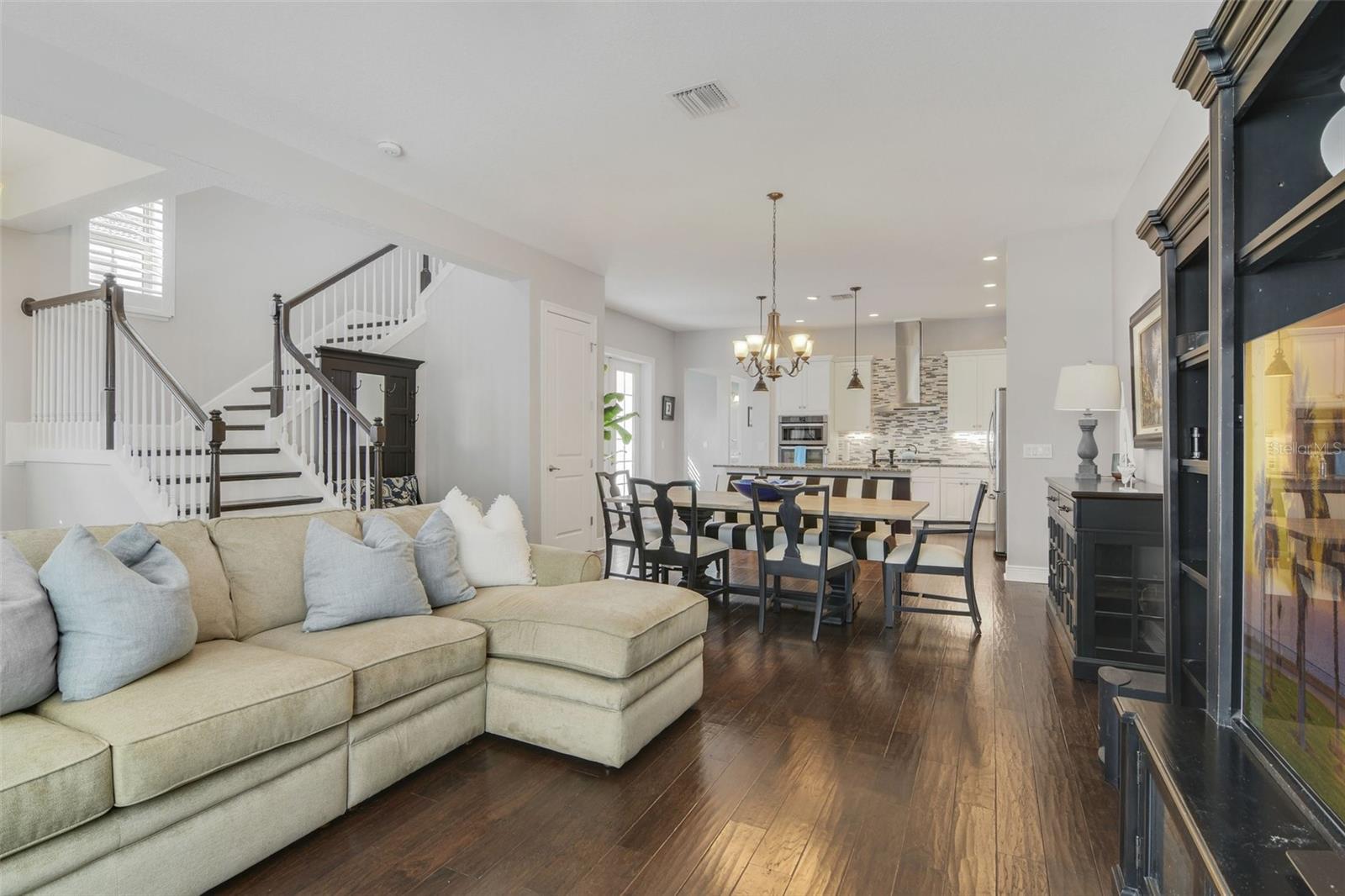 8830 BISMARCK PALM DR