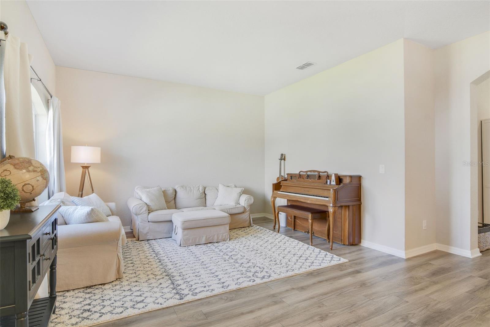 4539 CALUMET DR