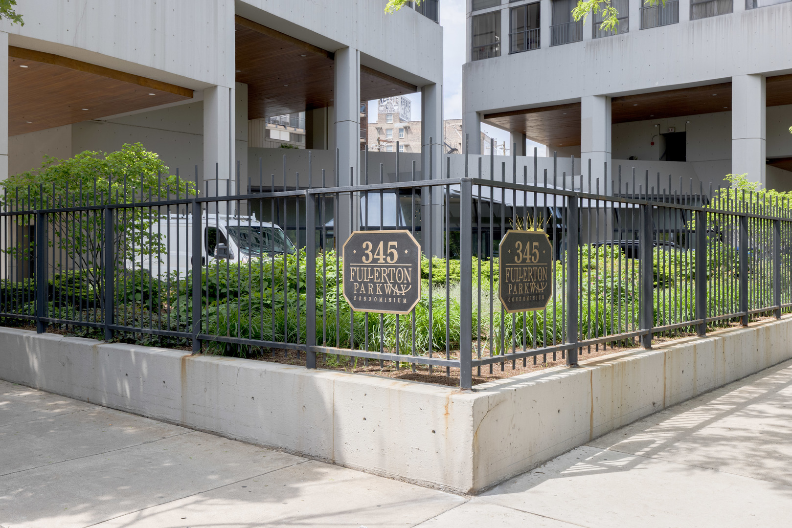 345 W Fullerton Street Unit: 1001