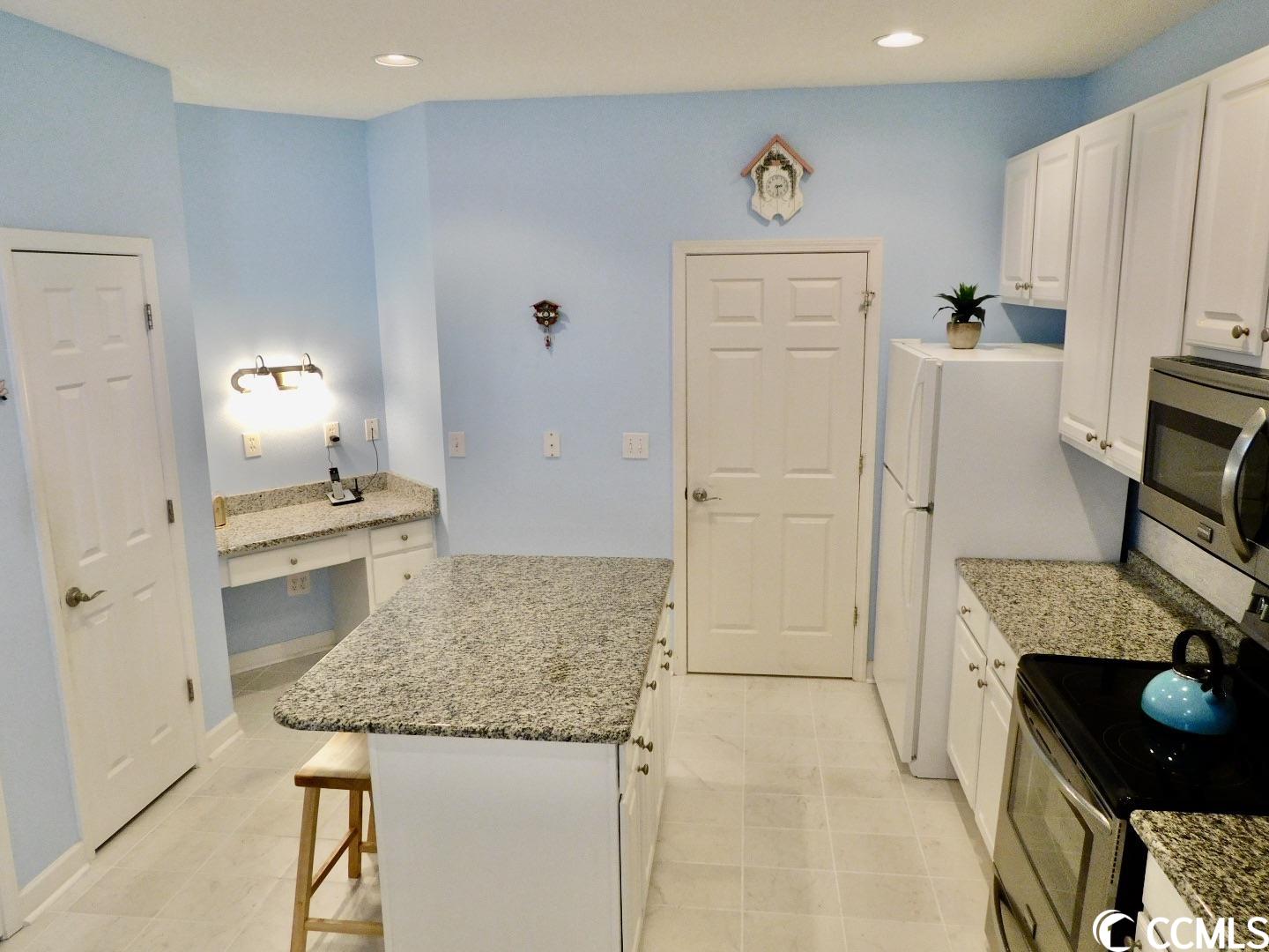156 Rosewater Loop