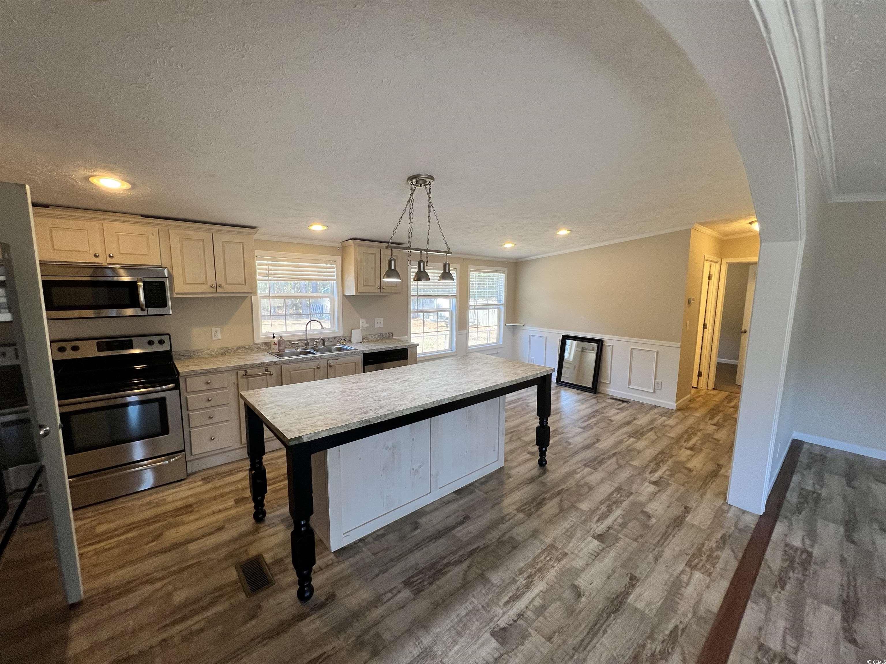 1408 Hyman Ln.