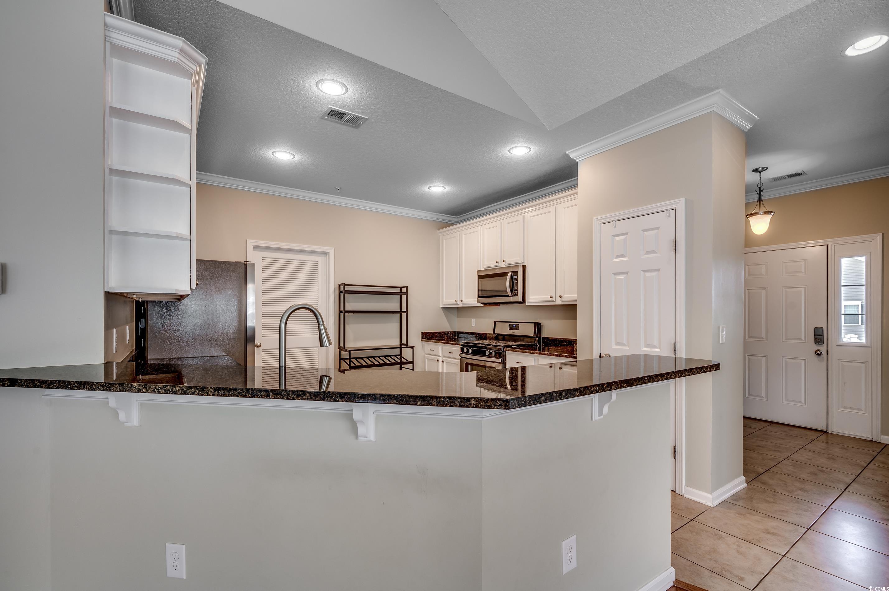 700 Sunnyside Dr. Unit: 201