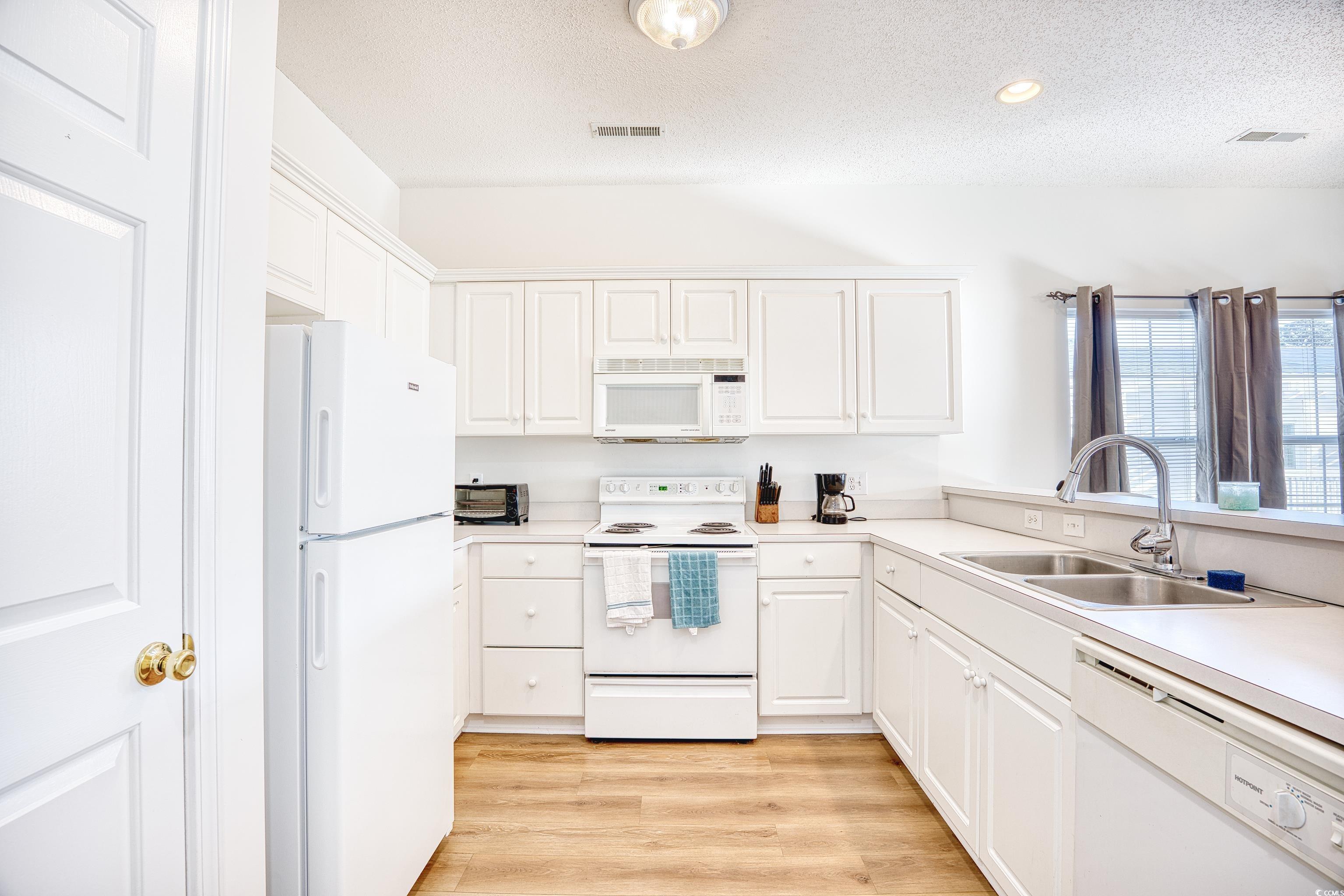 2482 Coastline Ct. Unit: 301