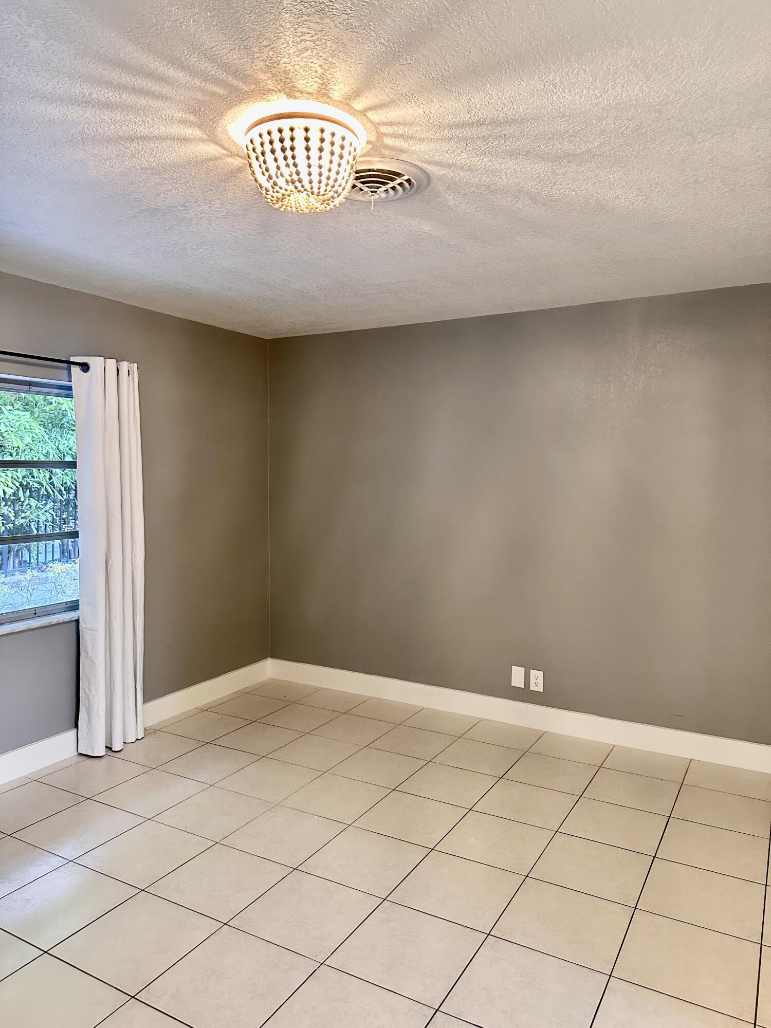 111 SE 7th Avenue Unit: B