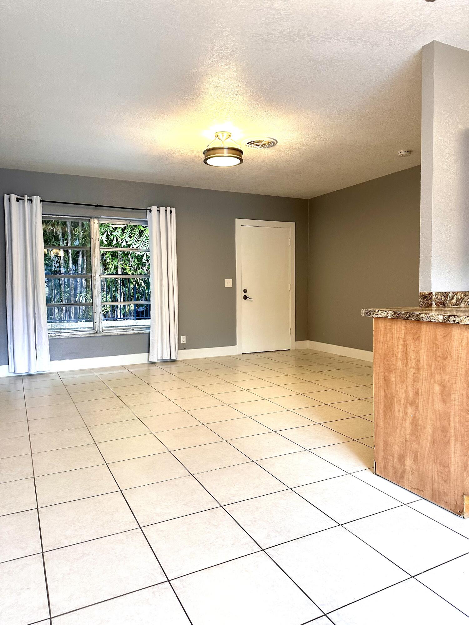 111 SE 7th Avenue Unit: B