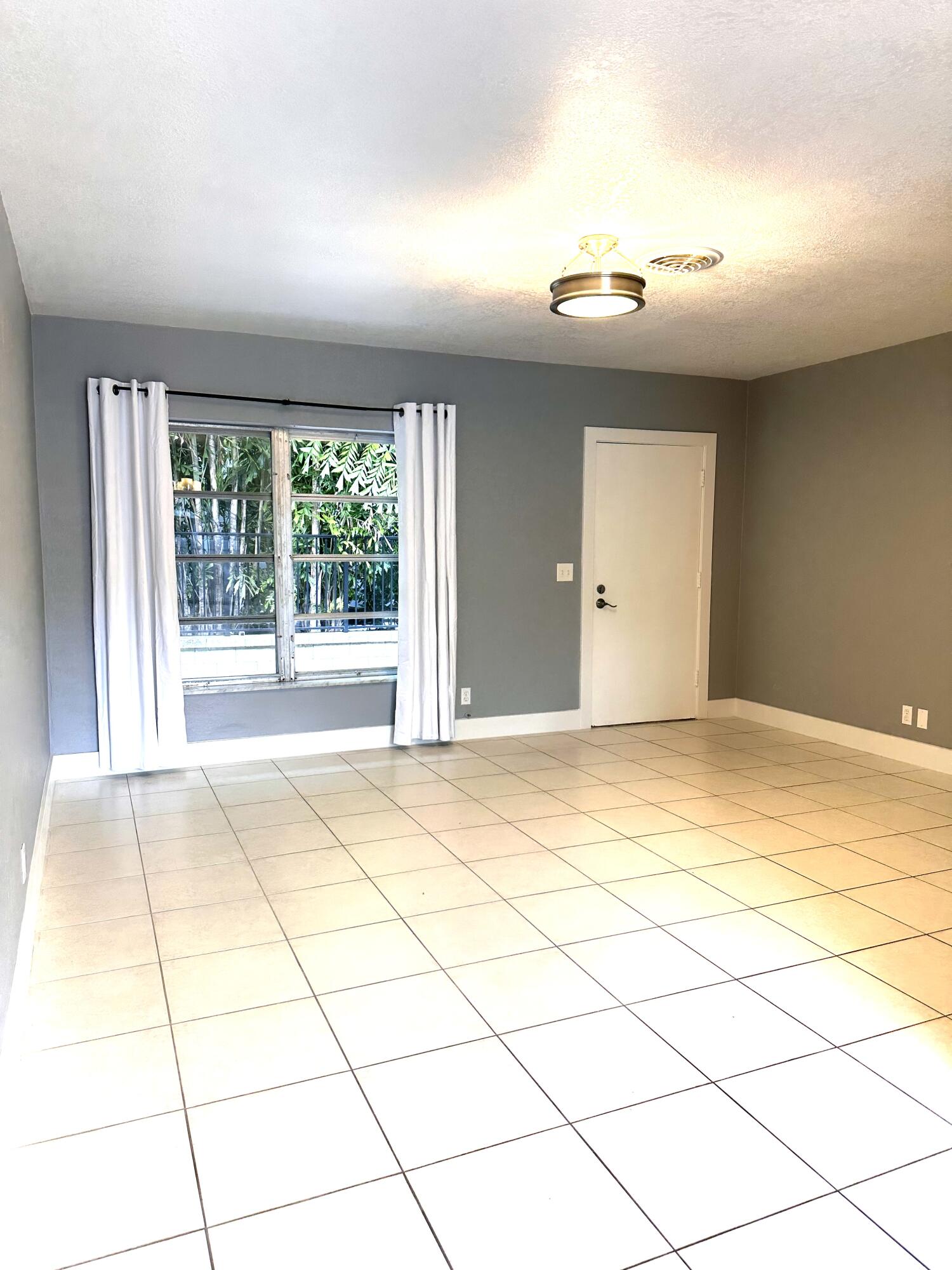 111 SE 7th Avenue Unit: B