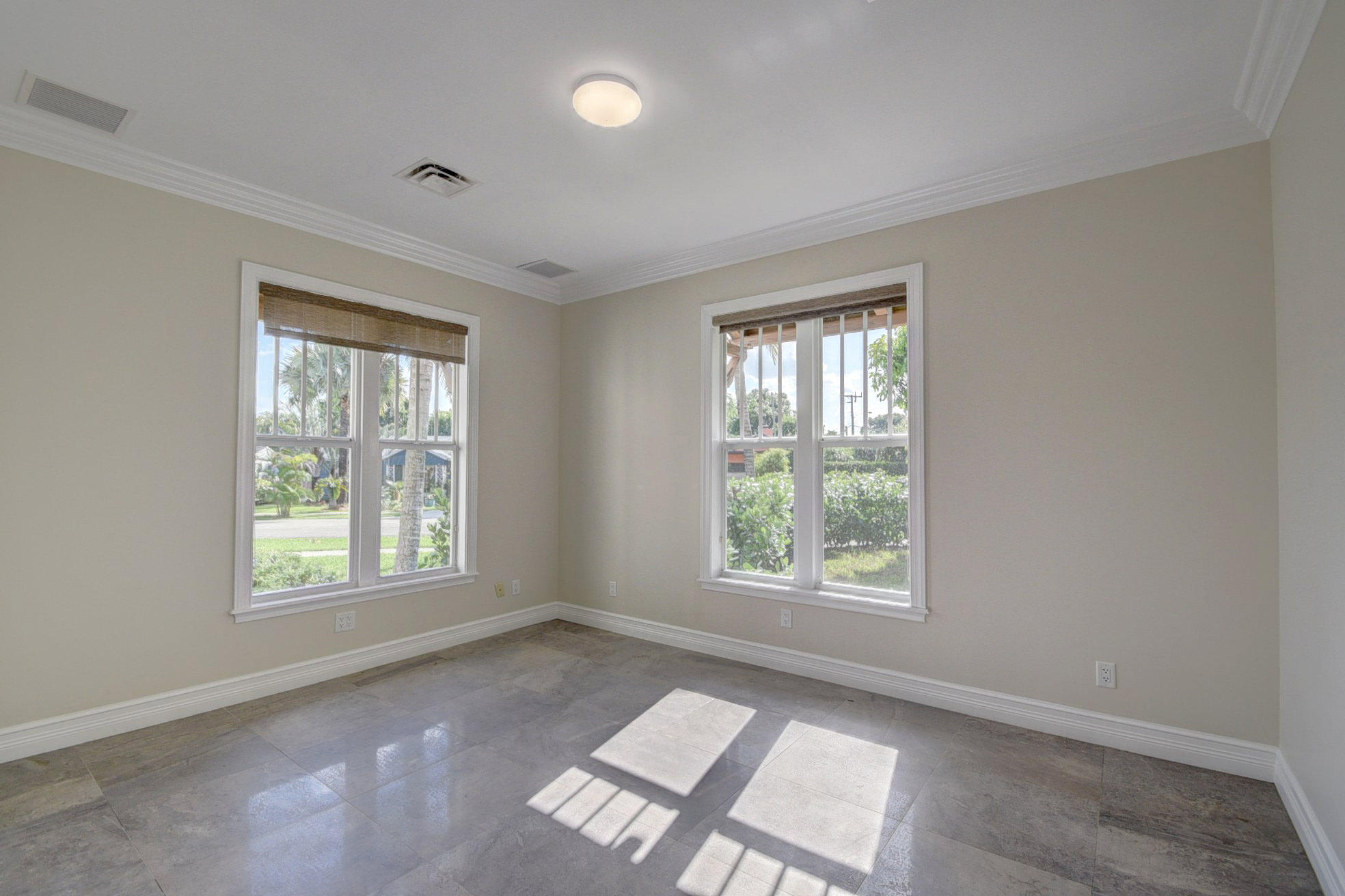 205 NE 5th Ter Terrace