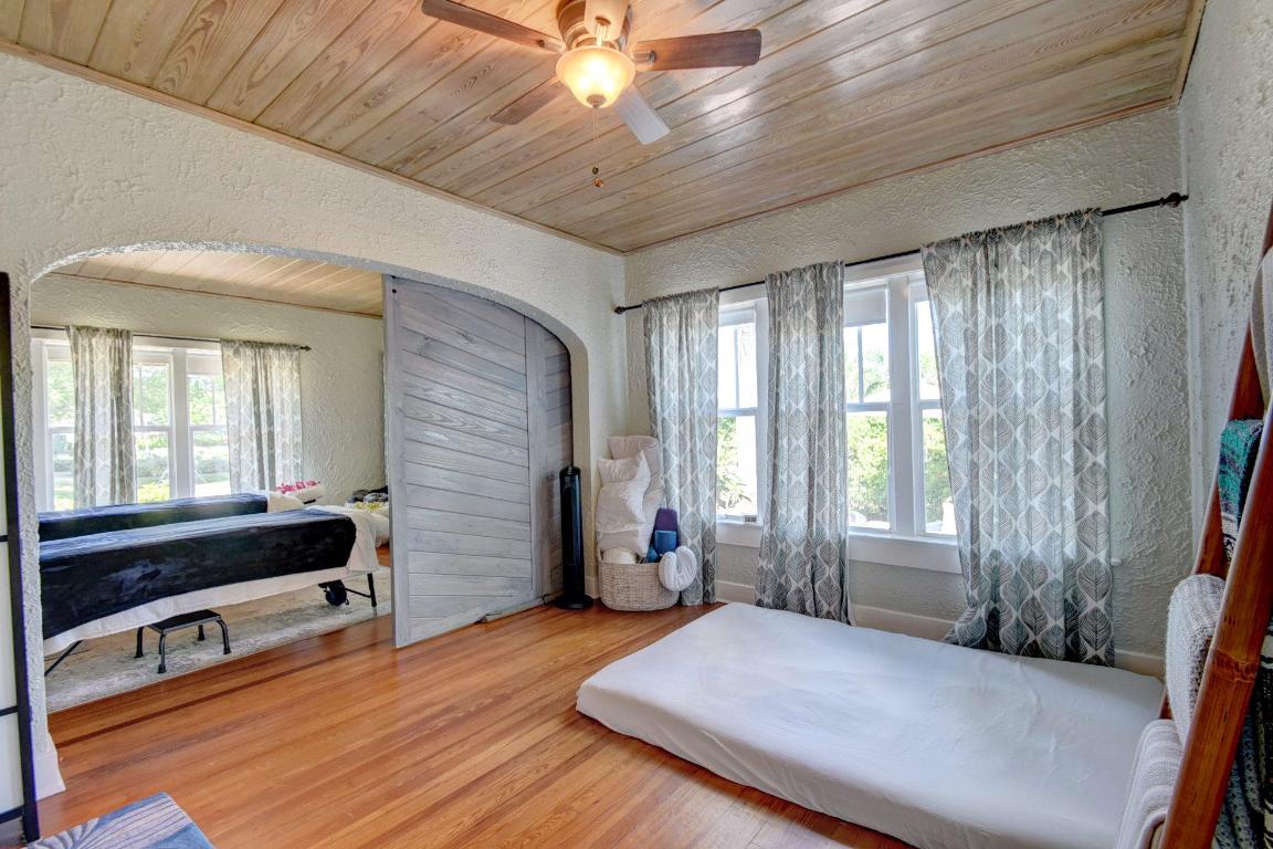 205 NE 5th Ter Terrace