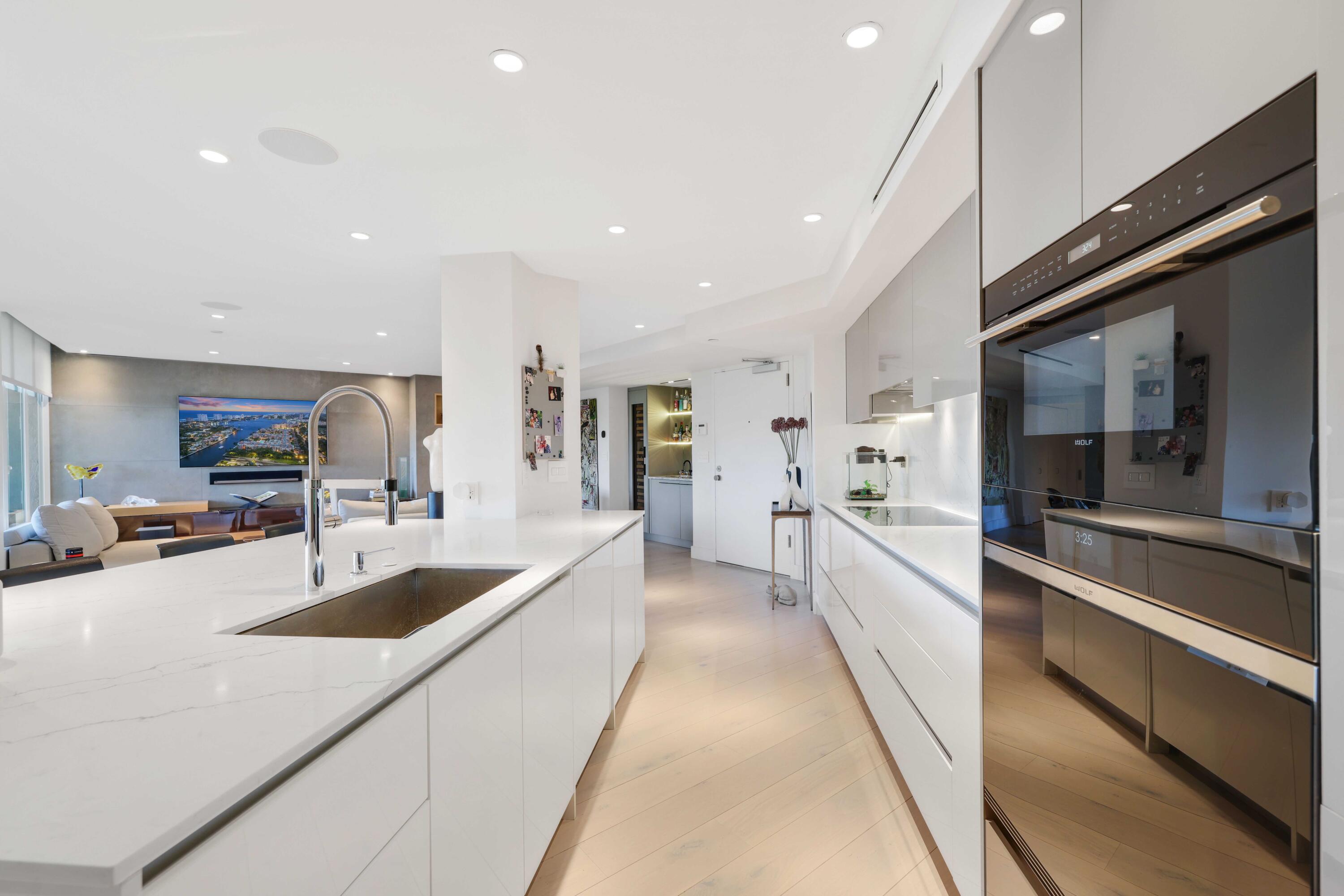 100 SE 5th Avenue 402
