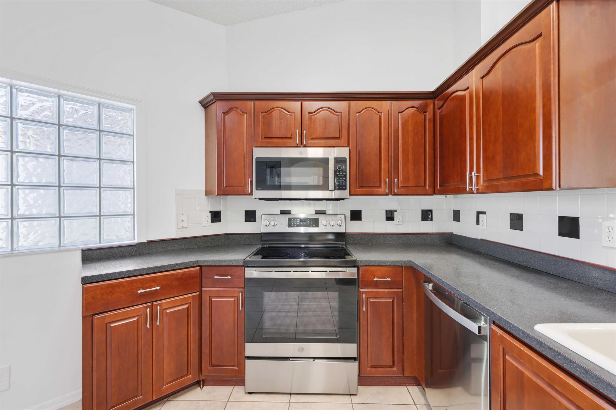 6164 Floral Lakes Drive