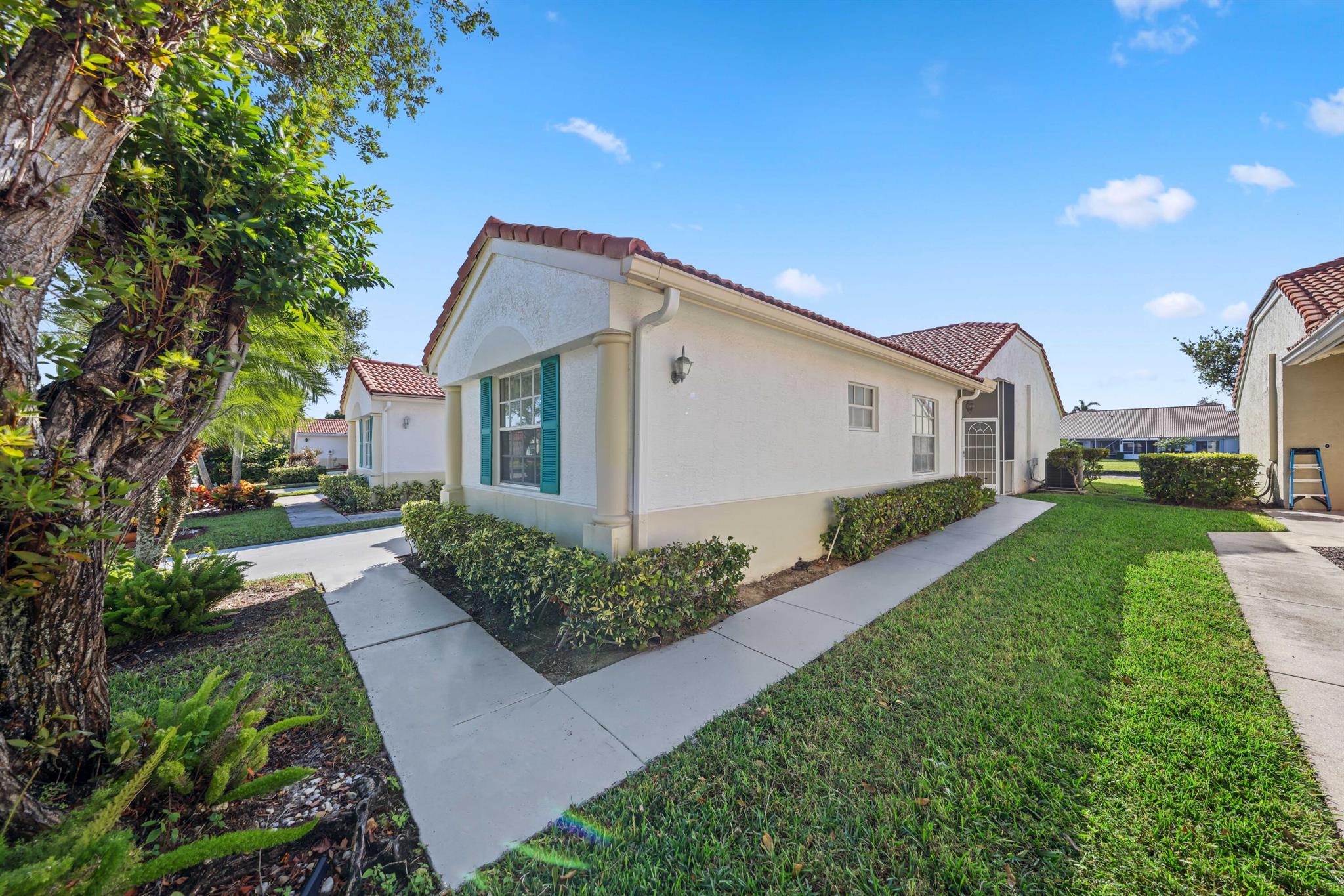 6164 Floral Lakes Drive