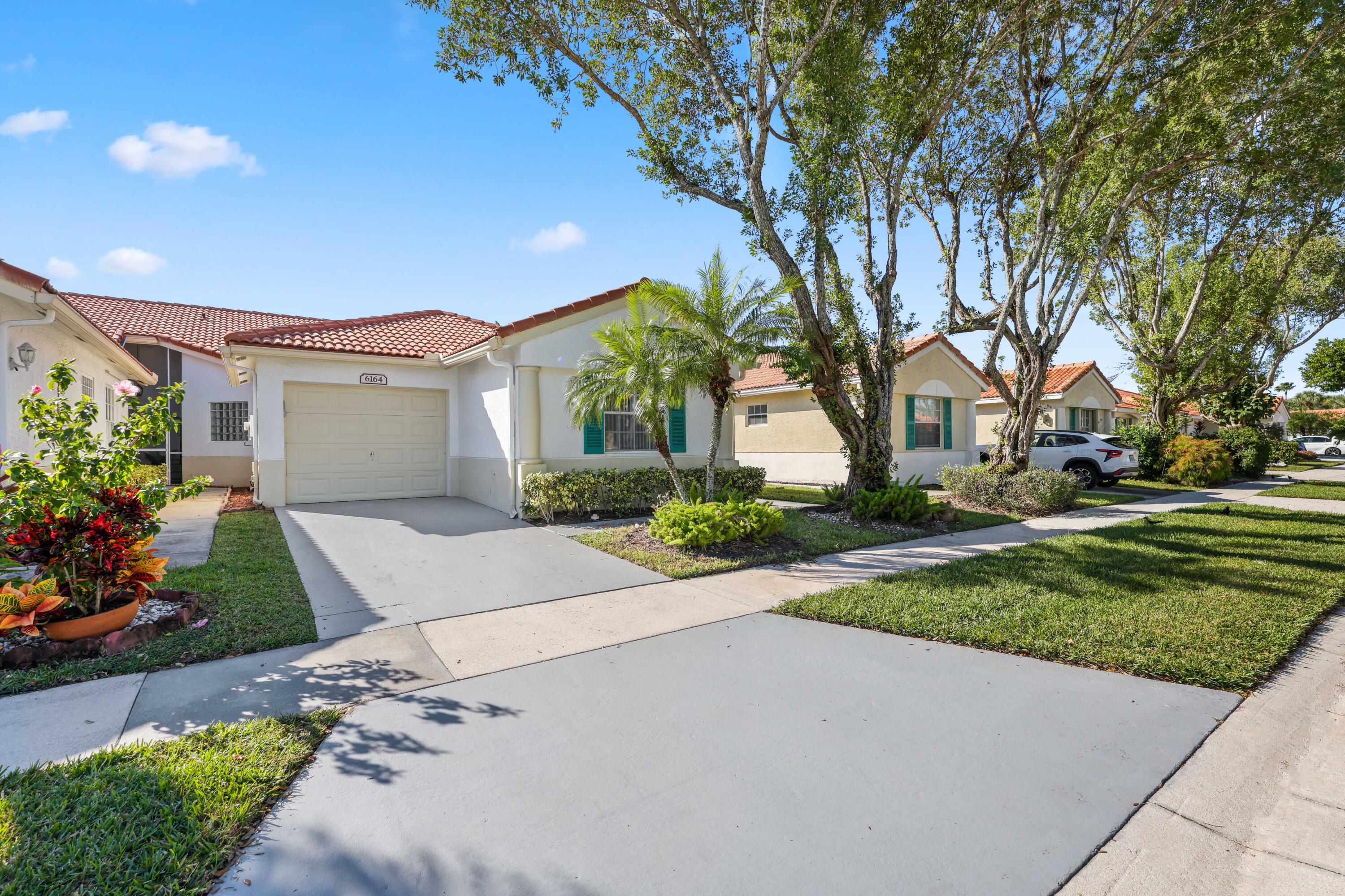 6164 Floral Lakes Drive