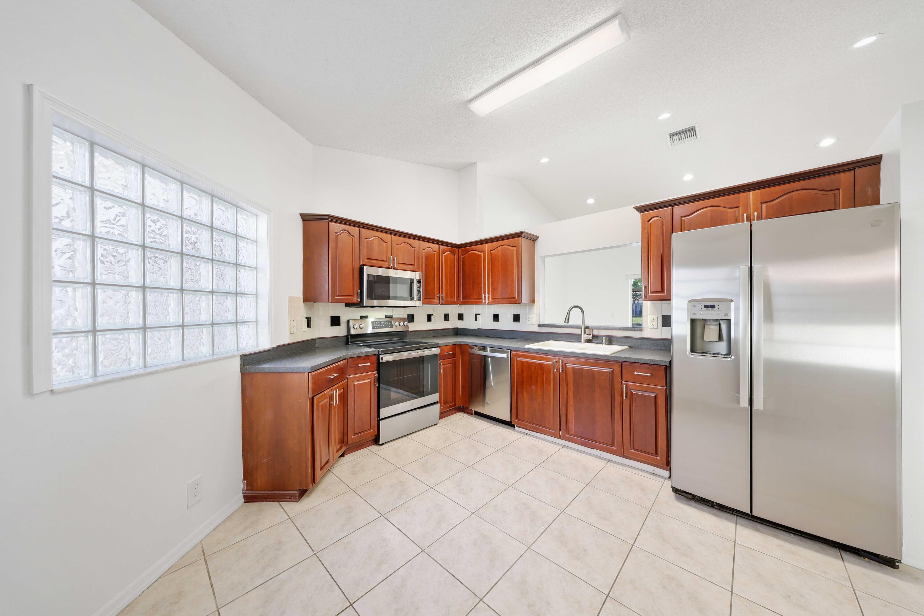 6164 Floral Lakes Drive