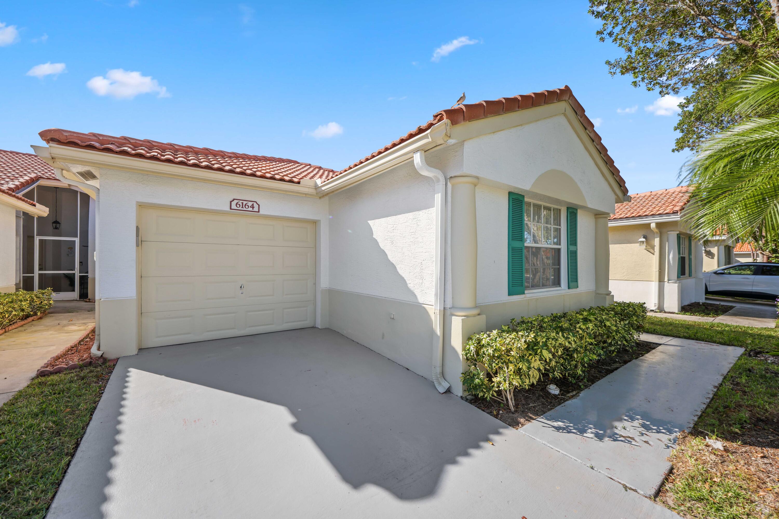 6164 Floral Lakes Drive