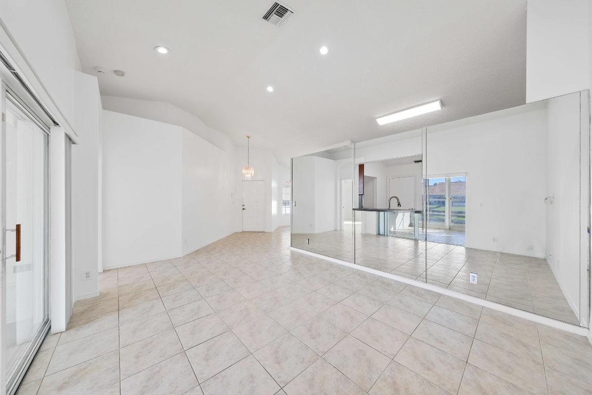 6164 Floral Lakes Drive