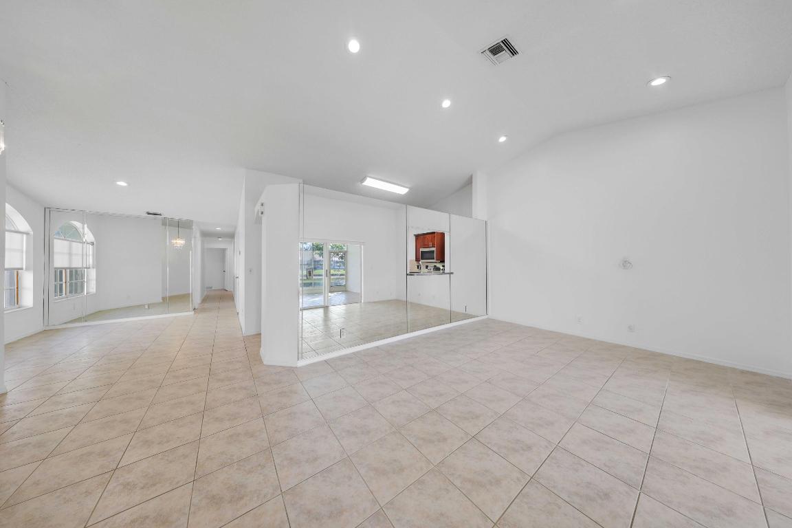 6164 Floral Lakes Drive