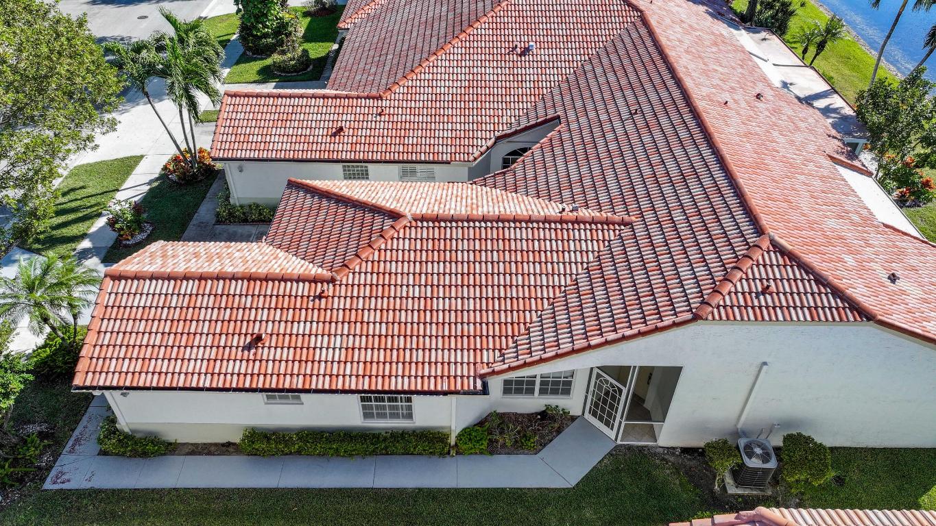 6164 Floral Lakes Drive