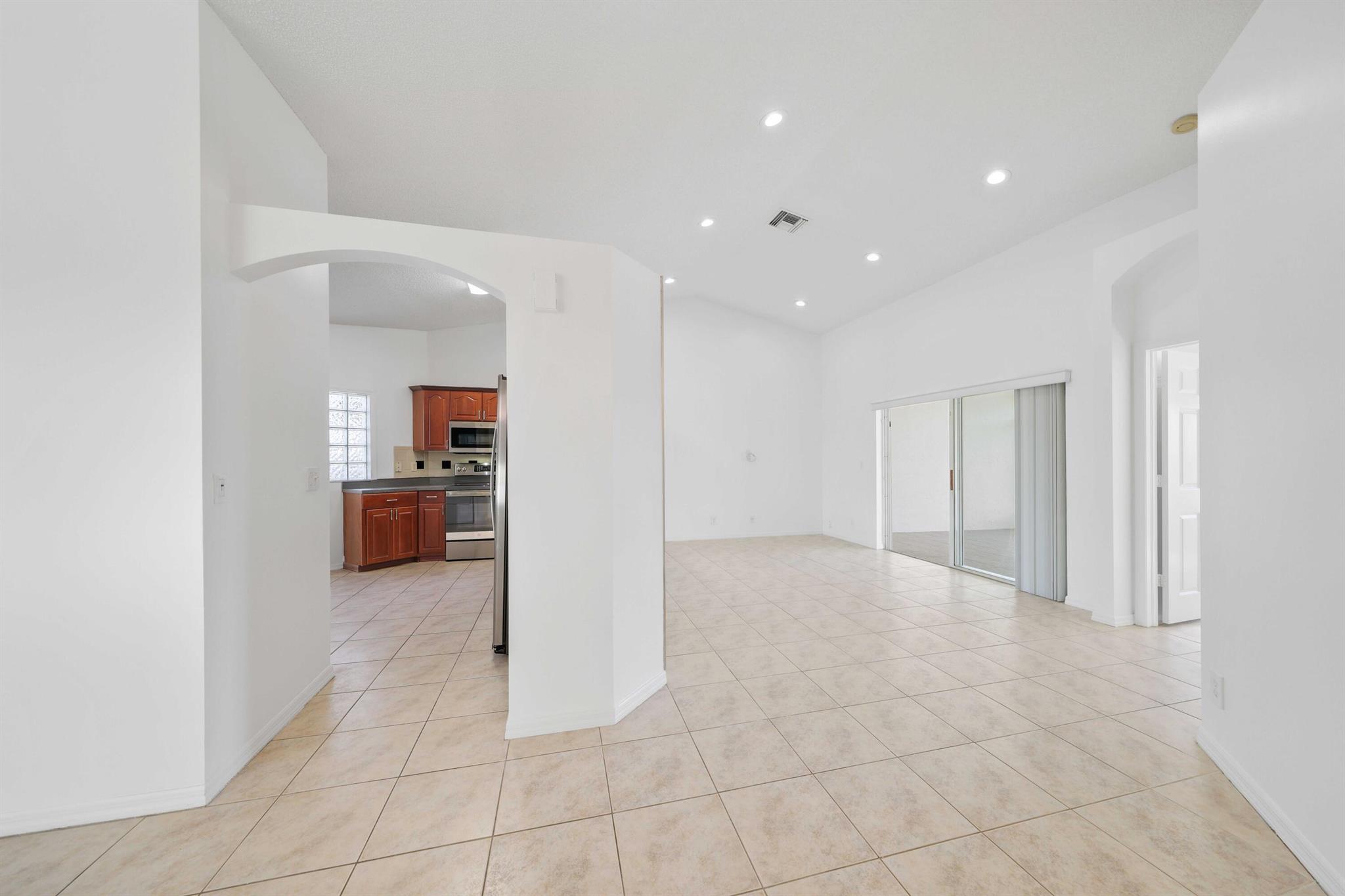 6164 Floral Lakes Drive