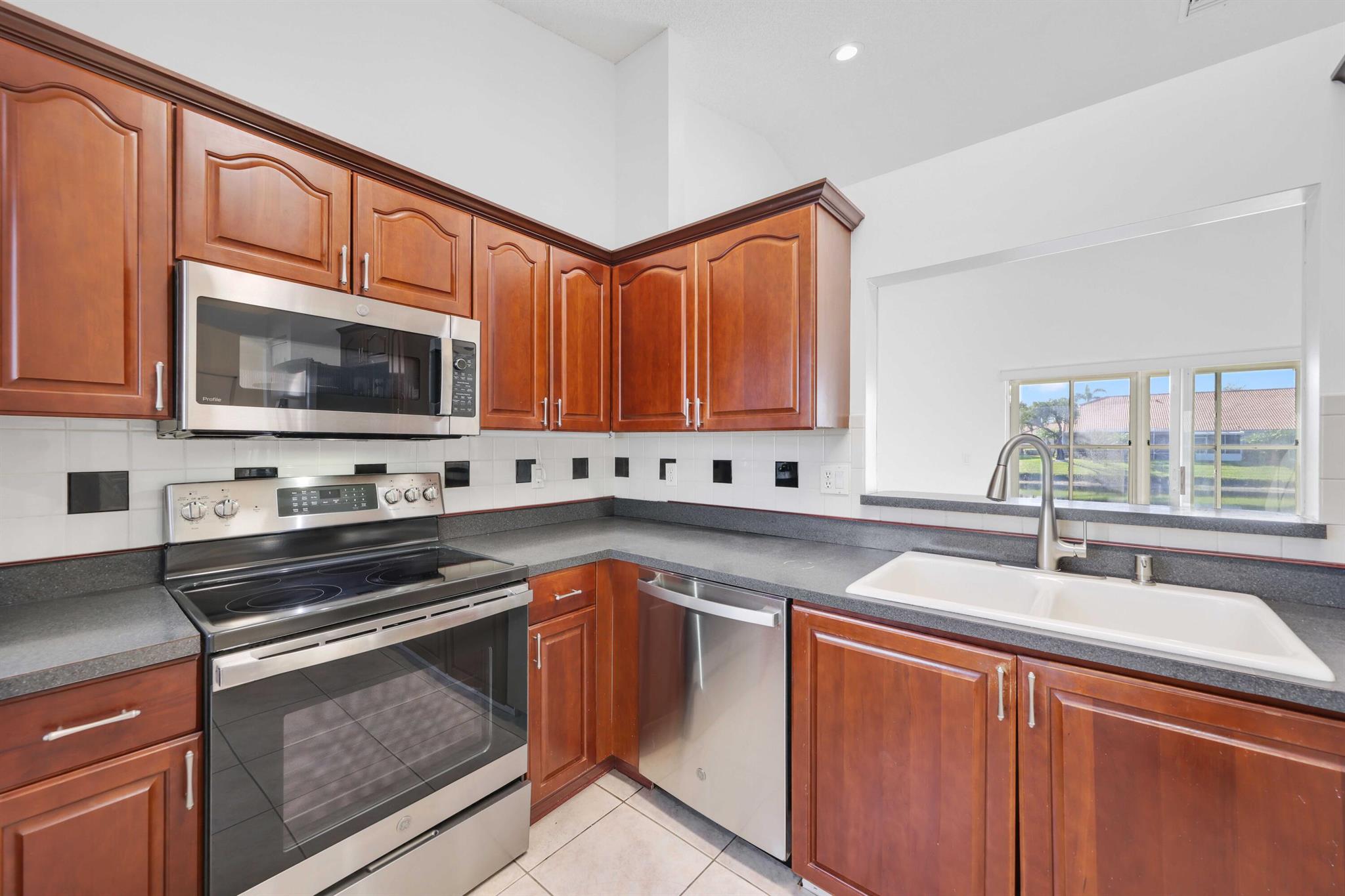 6164 Floral Lakes Drive