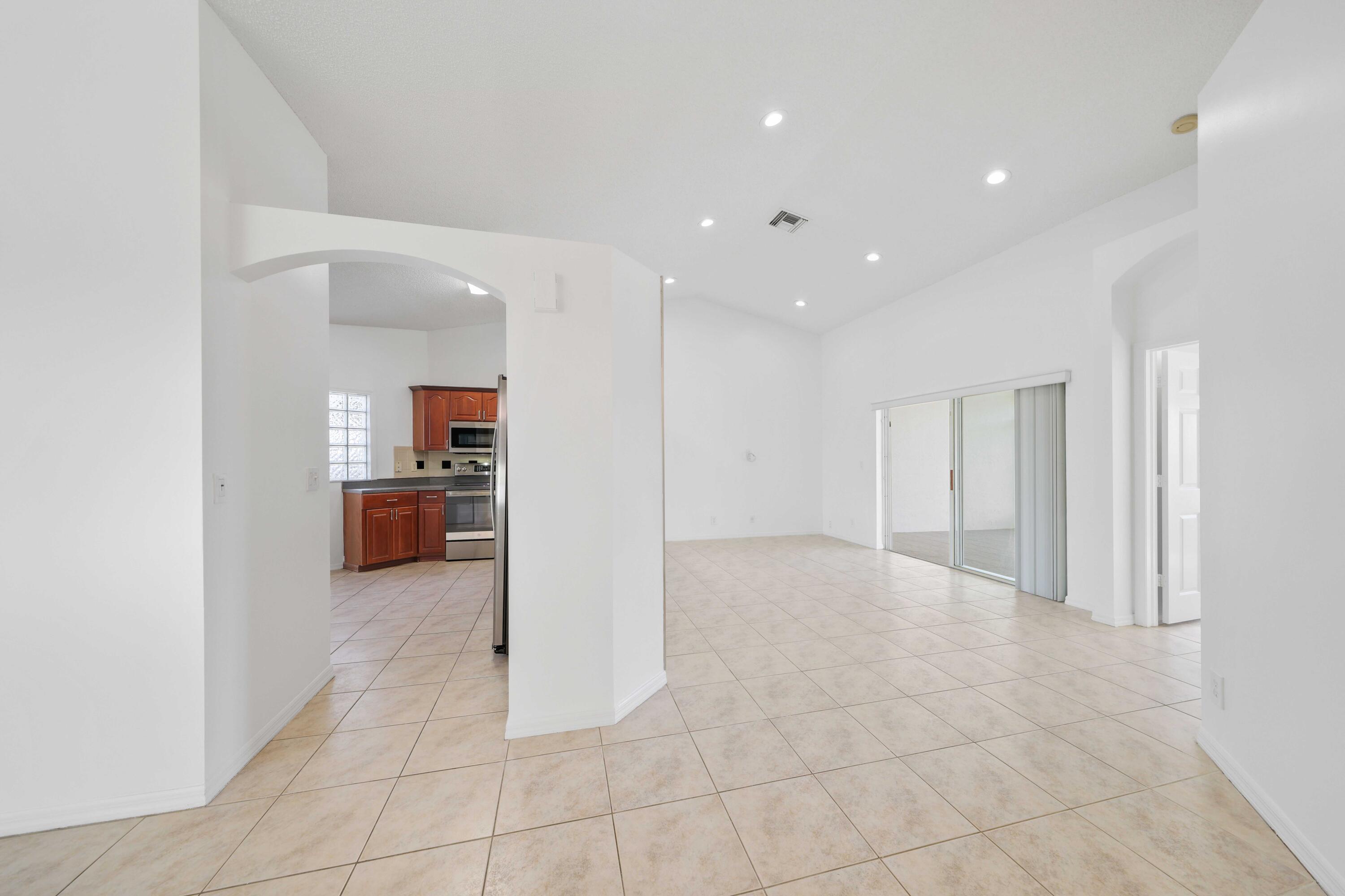 6164 Floral Lakes Drive