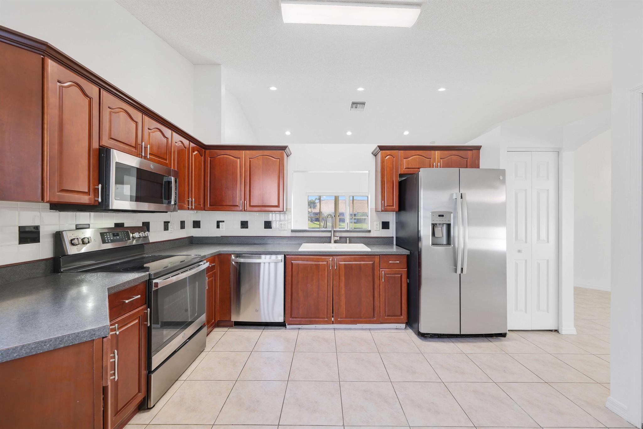 6164 Floral Lakes Drive