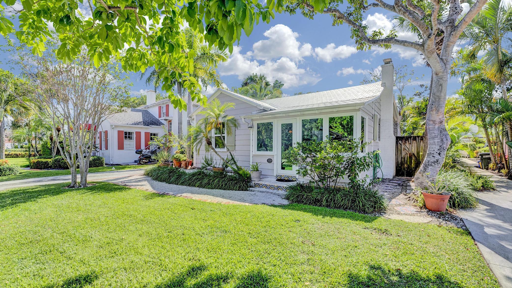 42 Palm Square