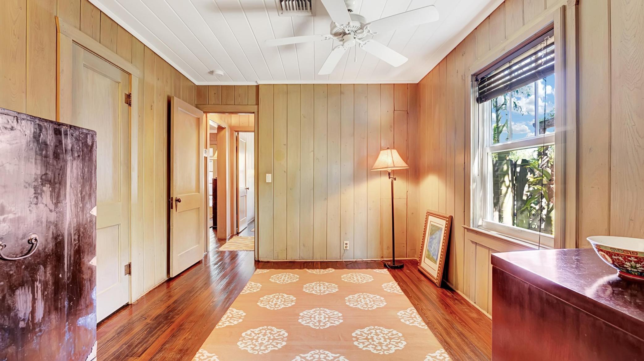 42 Palm Square