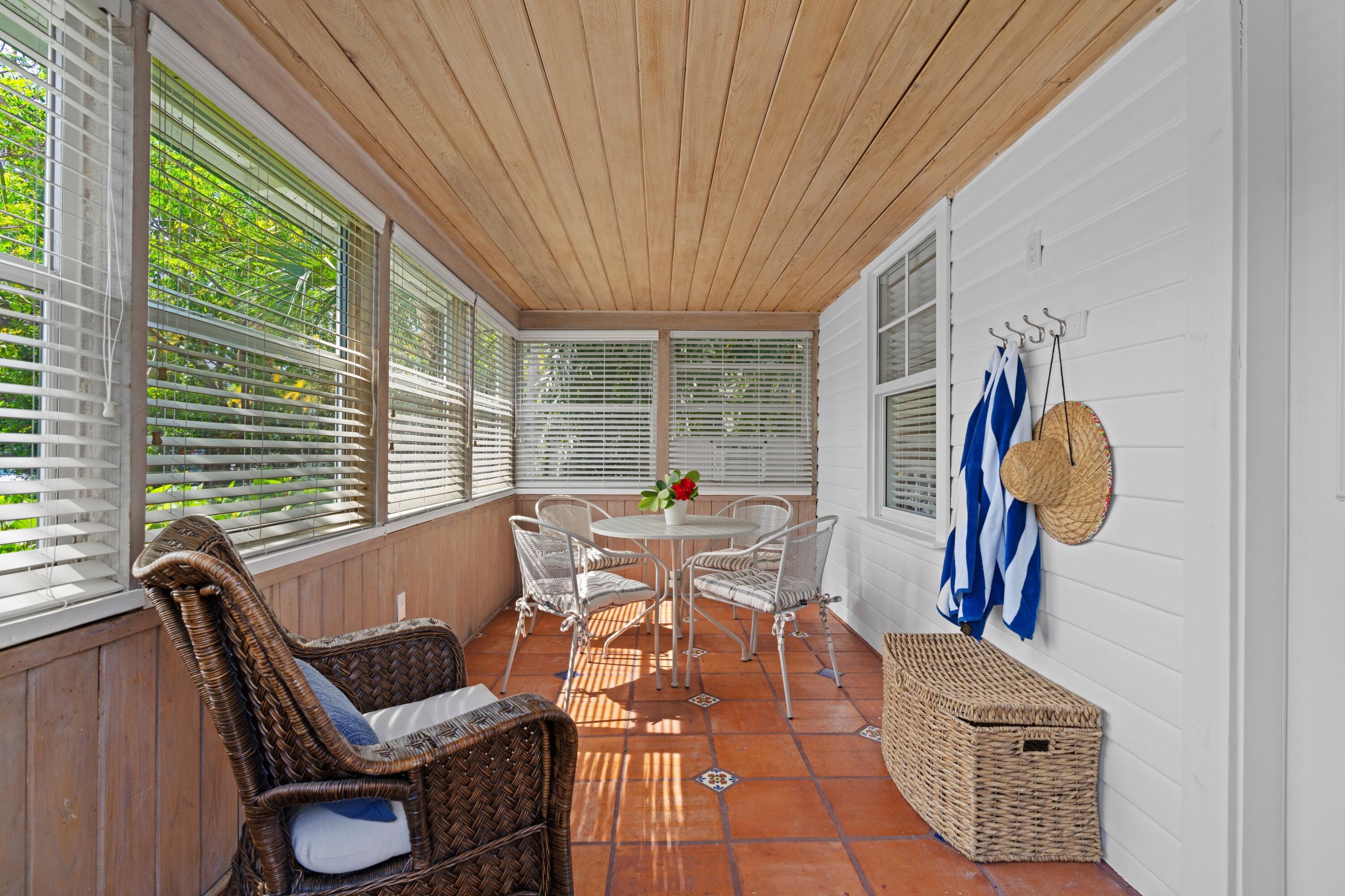 122 SE 7th Avenue