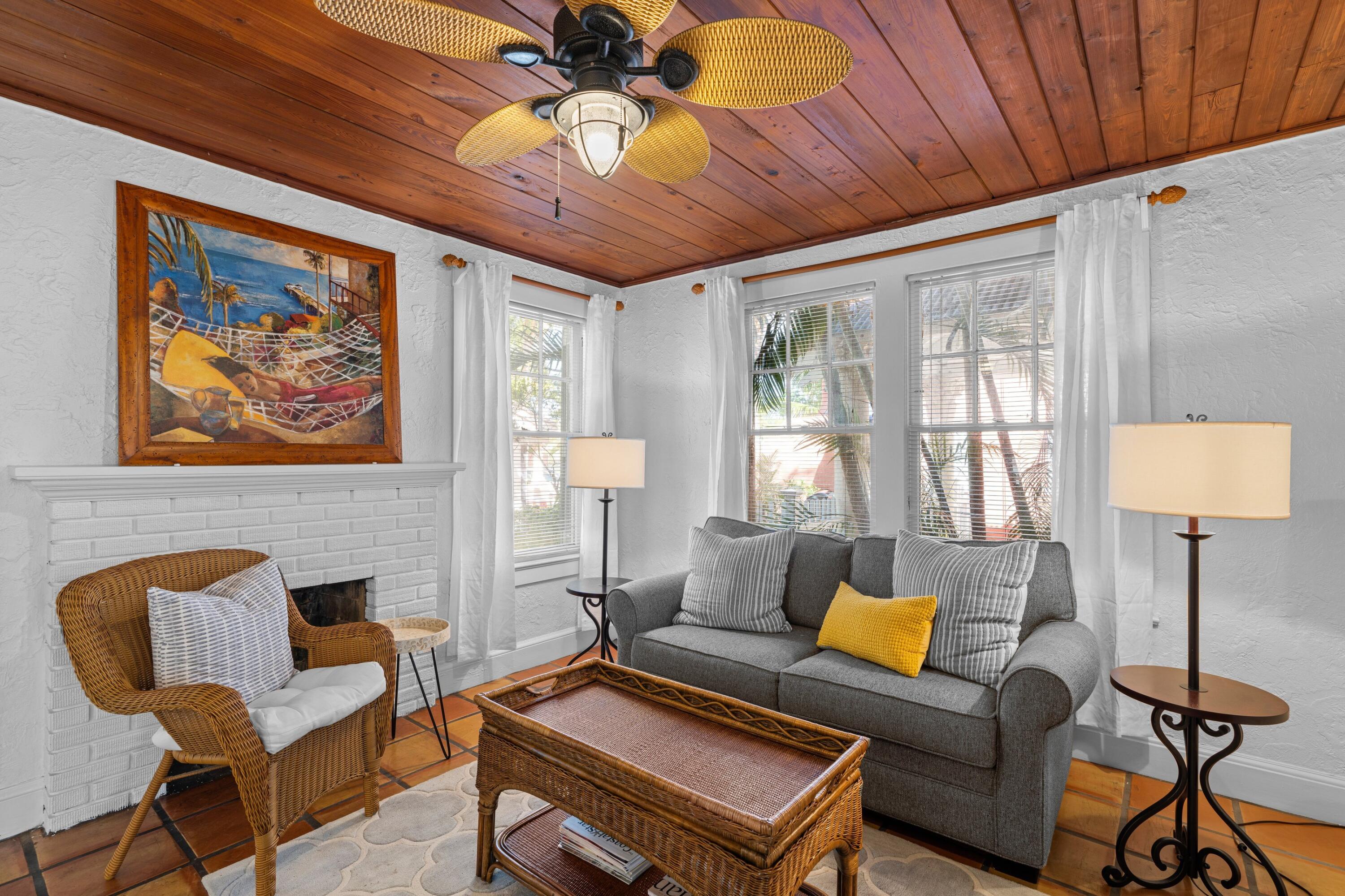 102 SE 7th Avenue Villa 3