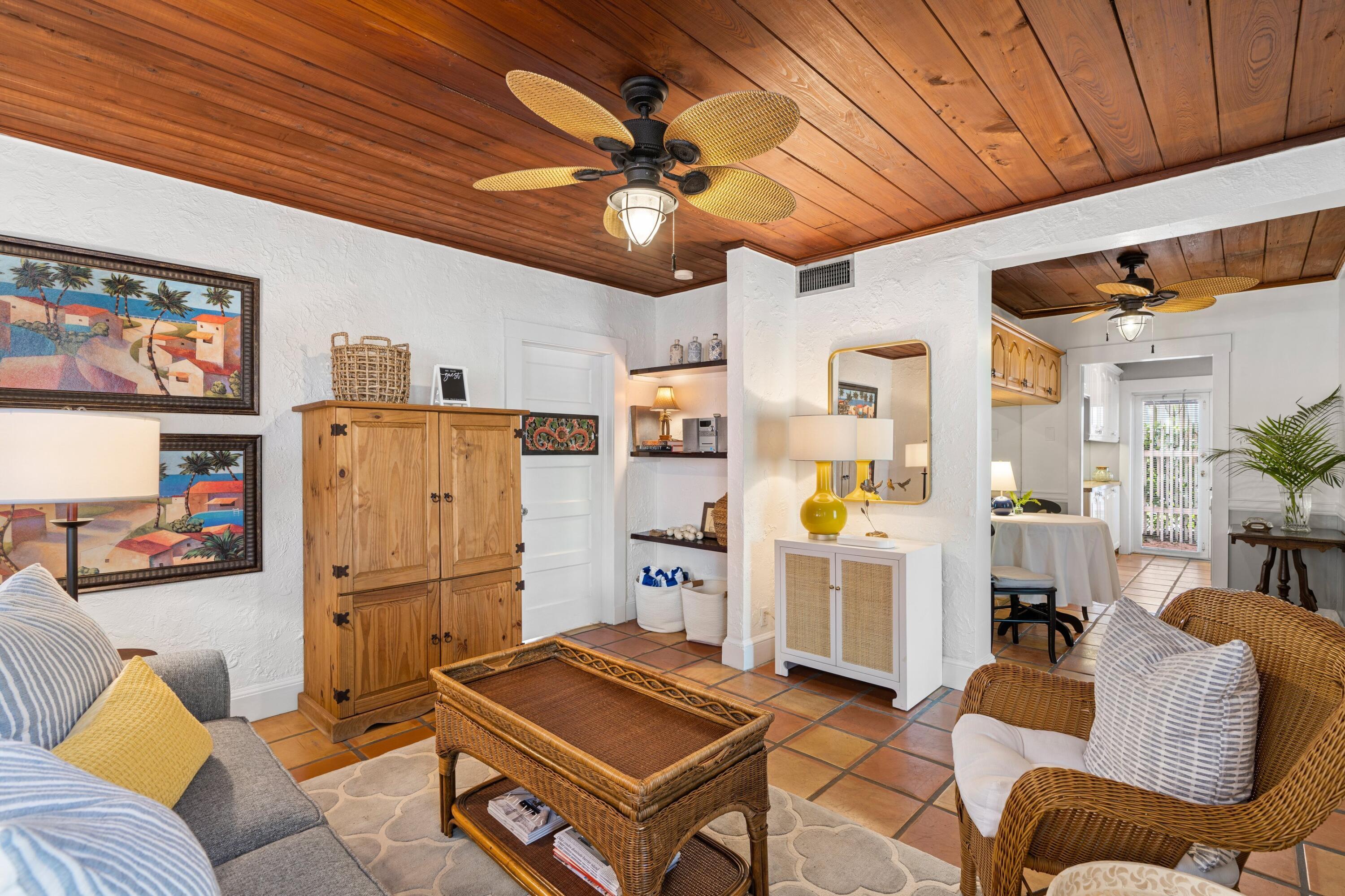 102 SE 7th Avenue Villa 3