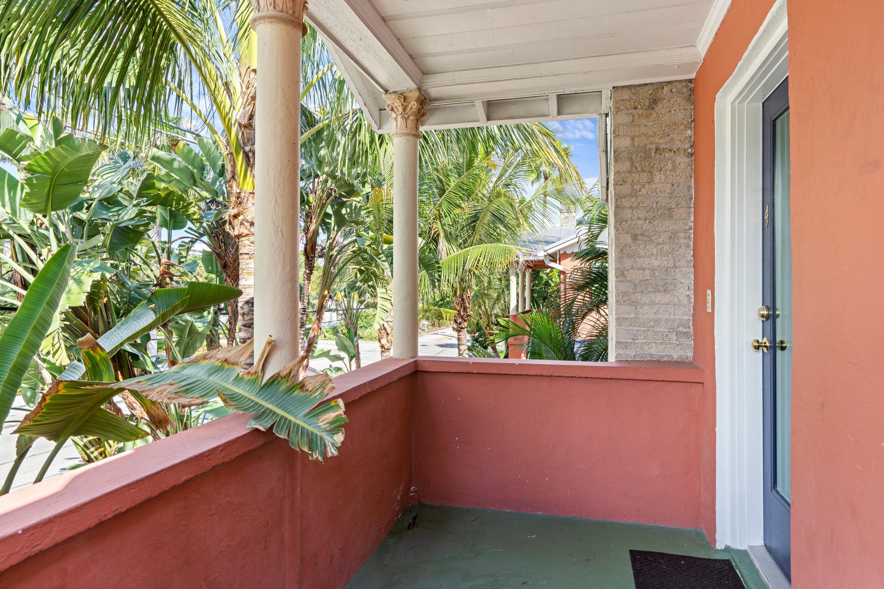 102 SE 7th Avenue Villa 4